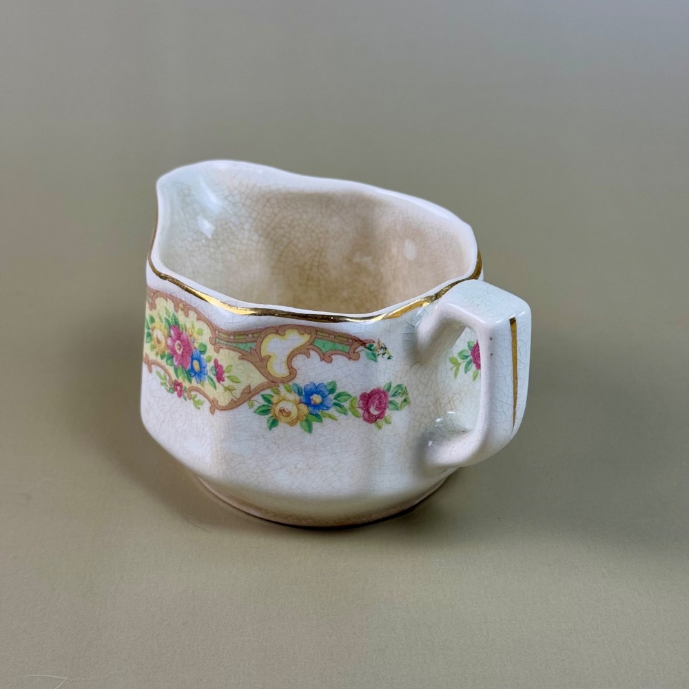 Vintage Mount Clemens Pottery Mini Creamer – "Mildred" Floral Pattern - Picture 9 of 11